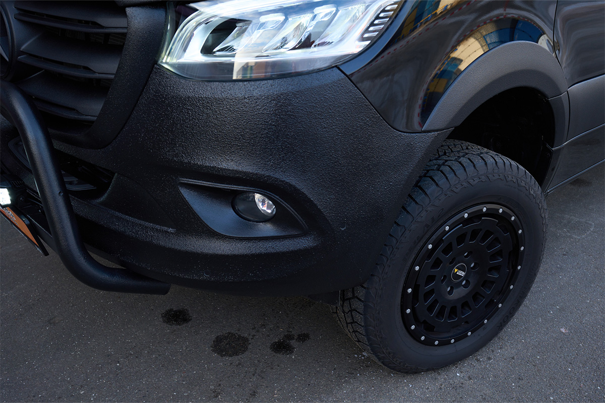 8.5x18 Heavyduty Twin-Monotube-Project-AT-HD Allterrain rim with AT tires from Hankook.   