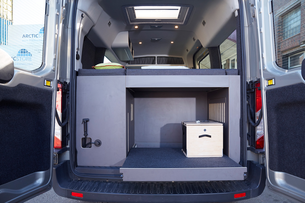 Dometic Medi Heki with individual adapter frame for the Ford Transit. Dry separation toilet always in the rear pull-out for emergencies. 