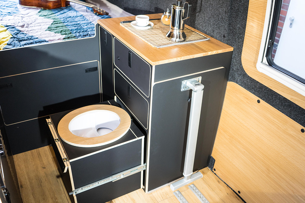 Dry separation toilet integrated in the furniture and extendable 