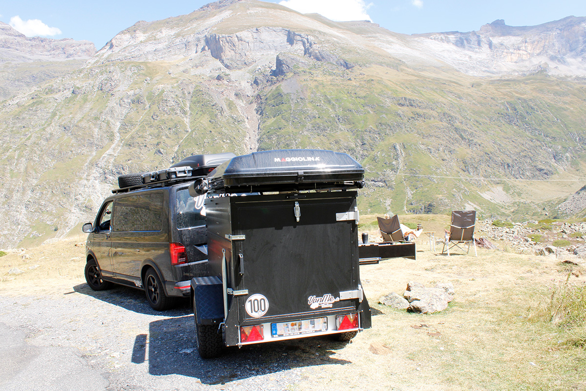 Campinganhänger BOBO (by VanMe) am Zugfahrzeug 