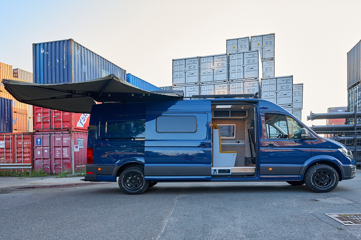 VanMe Camperausbau Hinten rechts am heck haben wir eine 270 Grad Markise auf Kundenwunsch installiert. 